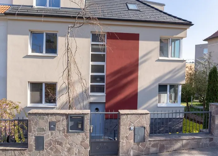 Apartman 2+Kk, 50 M2 V Klidne Lokalite. 10 Min Od Centra Prahy.