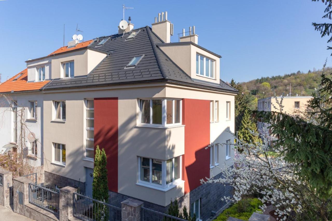 Apartman 2+kk, 50 M2 V Klidne Lokalite. 10 Min Od Centra Prahy. Prague
