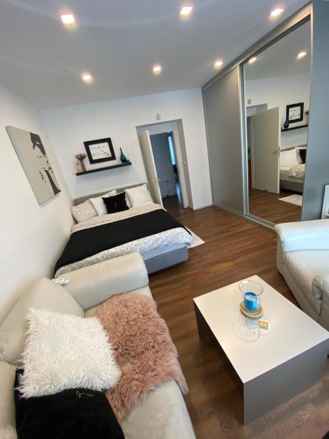 Apartment Apartman 2+kk, 50 M2 V Klidne Lokalite. 10 Min Od Centra Prahy.