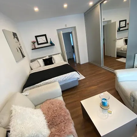 Apartman 2+Kk, 50 M2 V Klidne Lokalite. 10 Min Od Centra Prahy. Прага Экстерьер фото