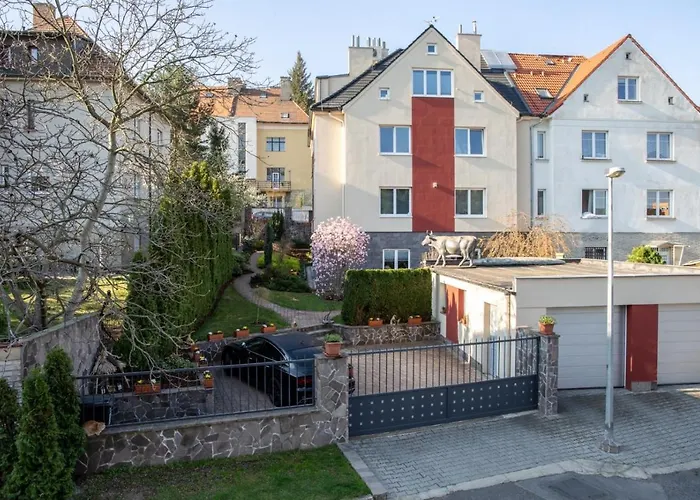 Apartman 2+Kk, 50 M2 V Klidne Lokalite. 10 Min Od Centra Prahy.
